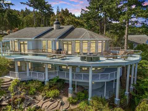 94414 TOM CAT HILL RD, Gold Beach, OR 97444
