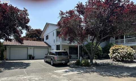 801 BROOKHAVEN DR, Brookings, OR 97415