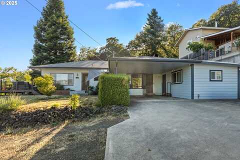 1842 NW DOGWOOD ST, Roseburg, OR 97471