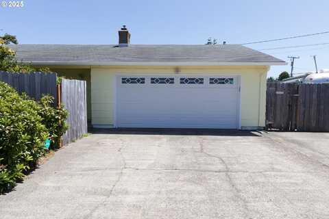 744 KINGWOOD ST, Florence, OR 97439