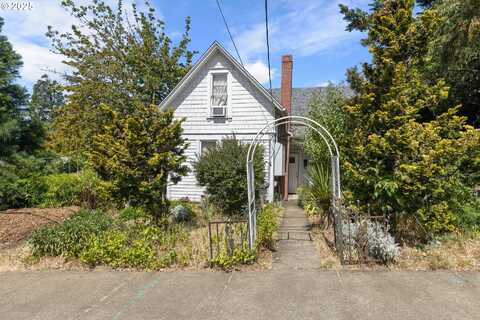 1328 SE JACKSON ST, Roseburg, OR 97470