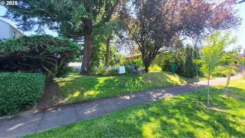 7020 NE STANTON ST, Portland, OR 97213