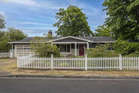 821 13TH AVE, Seaside, OR 97138