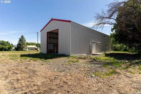 305 N MAIN ST, Halfway, OR 97834