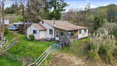 14982 HIGHWAY 42, Myrtle Point, OR 97458