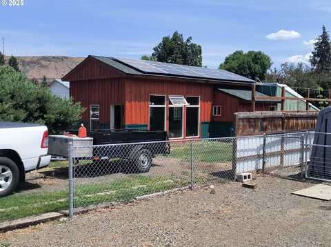207 S SPRUCE ST, Wallowa, OR 97885