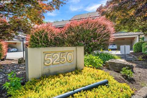 5250 S LANDING DR, Portland, OR 97239