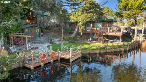73028 CRANNOG RD, North Bend, OR 97459