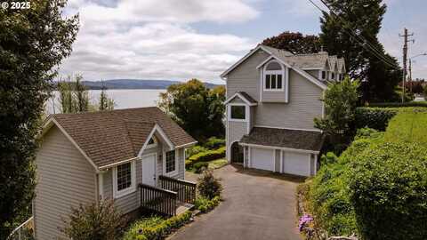 1368 BAYVIEW ST, North Bend, OR 97459