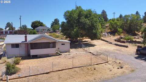 57679 SAINT CHARLES RD, Tygh Valley, OR 97063