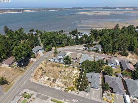 726 EDWARDS AVE, Coos Bay, OR 97420