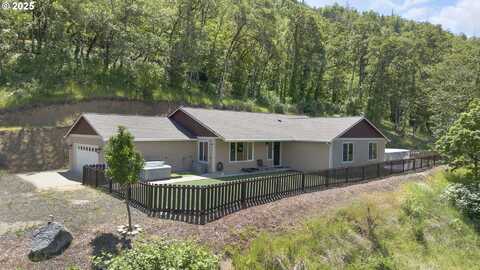 395 SIERRA DR, Roseburg, OR 97471