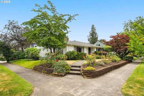 1134 NE CESAR E CHAVEZ BLVD, Portland, OR 97232