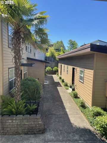 2845 NE M L KING BLVD, Portland, OR 97212