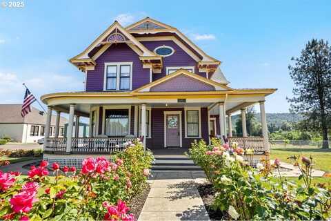 221 MAIN ST, Riddle, OR 97469
