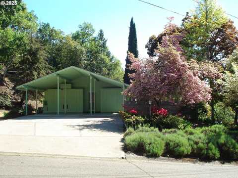 335 SE TERRACE DR, Roseburg, OR 97470