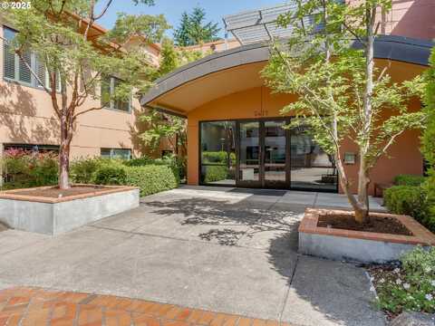 790 NW WESTOVER SQ, Portland, OR 97210
