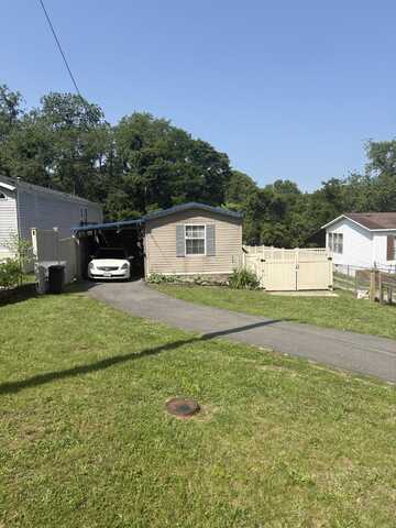 208 Crossing LN, Low Moor, VA 24457