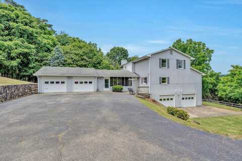 5300 ROCK HILL DR, Roanoke, VA 24014