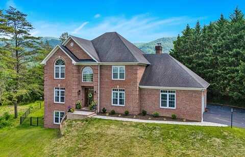 7016 Hollyberry RD, Roanoke, VA 24018
