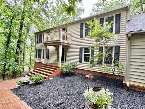 4867 Hunting Hills DR, Roanoke, VA 24018