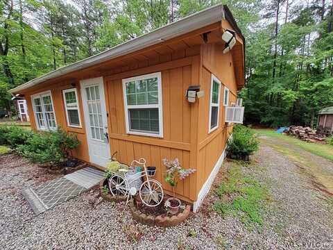 30 Haw Haw Trail, Bracey, VA 23919
