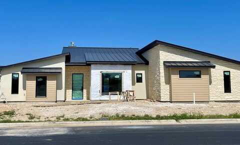 5025 Wolf Creek Dr, San Angelo, TX 76904