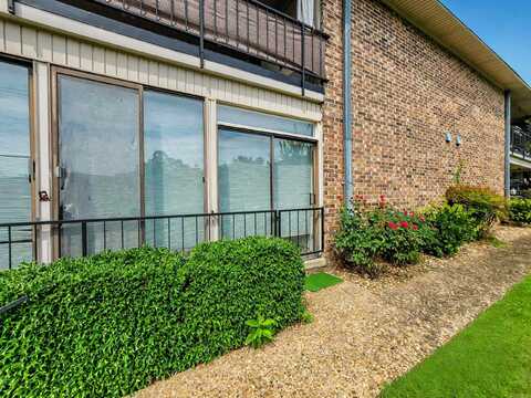 1127 Twin Points Road, Hot Springs, AR 71913