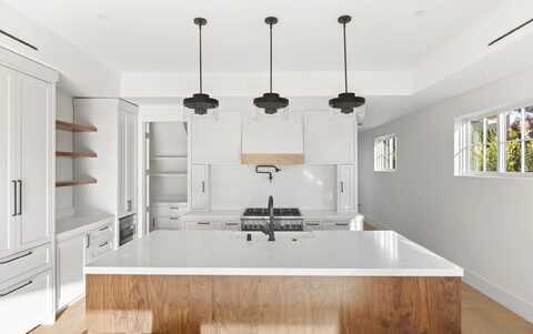 7214 Fay Ave, La Jolla, CA 92037