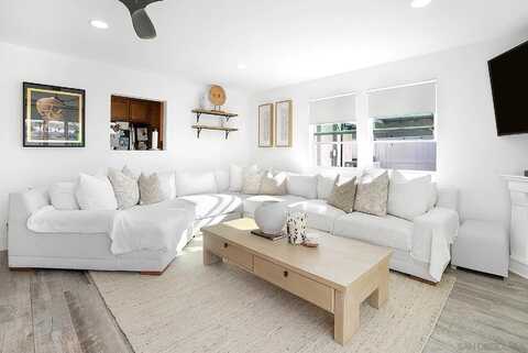 8882 Jaylee Ave, Spring Valley, CA 91977