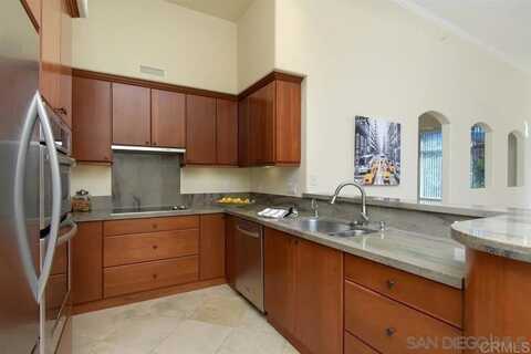 9245 Regents Rd, La Jolla, CA 92037