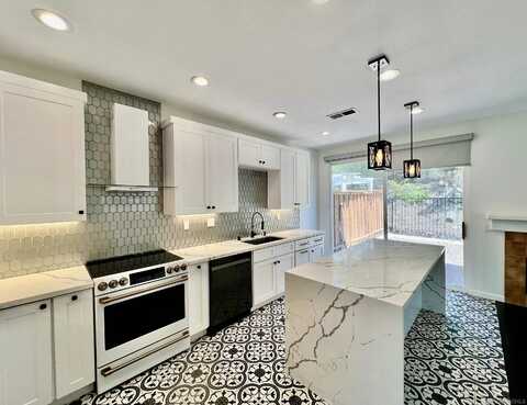 9539 Compass Point Dr S, San Diego, CA 92126
