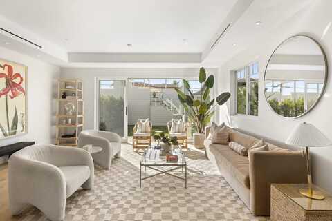 7216 FAY AVE, La Jolla, CA 92037
