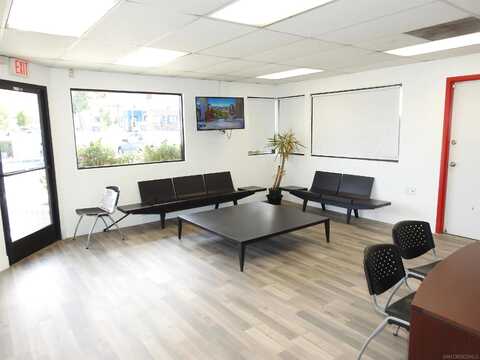10503 Mission Gorge Rd, Santee, CA 92071