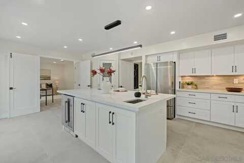 8206 Caminito Lacayo, La Jolla, CA 92037