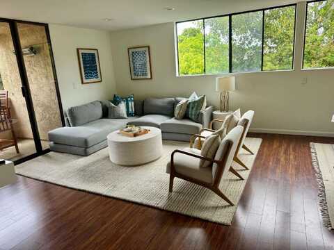 2420 Torrey Pines Rd, La Jolla, CA 92037