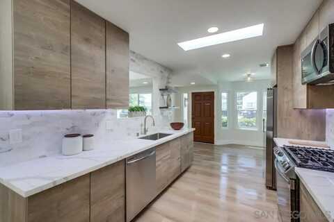 175 Bronze Way, Vista, CA 92083