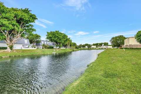 1586 Shaker Circle, Wellington, FL 33414