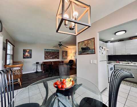 104 Cambridge E, West Palm Beach, FL 33417