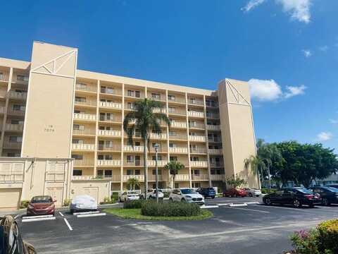 7076 Huntington Lane, Delray Beach, FL 33446