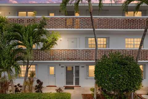 2050 NE 39th Street, Lighthouse Point, FL 33064