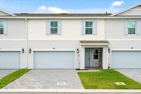 821 NE Trailside Run, Port Saint Lucie, FL 34983