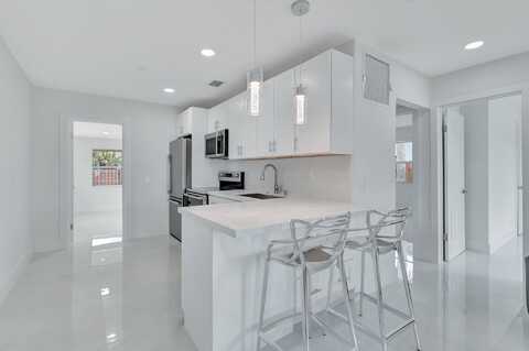 5305 Cleveland Road, Delray Beach, FL 33484