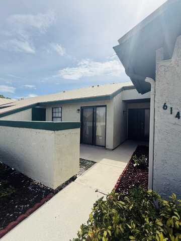 614 SW Jeanne Street, Port Saint Lucie, FL 34953