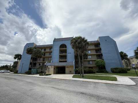 2788 Tennis Club Drive, West Palm Beach, FL 33417