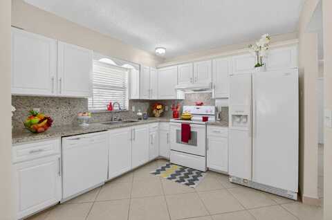 9521 Boca Cove Circle, Boca Raton, FL 33428