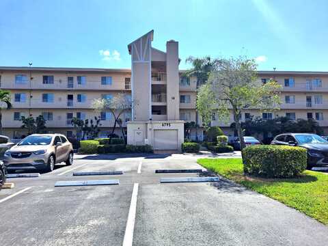 6795 Huntington 405 Lane, Delray Beach, FL 33446