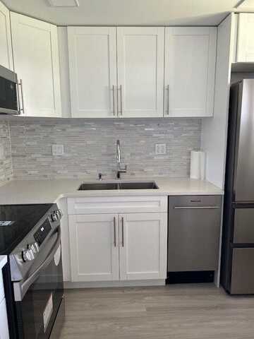 2811 S Garden Drive, Palm Springs, FL 33461