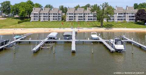 422 HOWARD AVENUE, HOLLAND, MI 49424