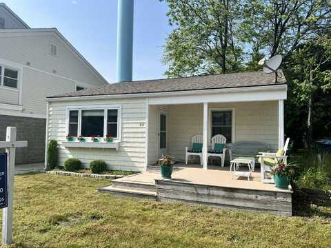 40 E 5TH STREET, PENTWATER, MI 49449